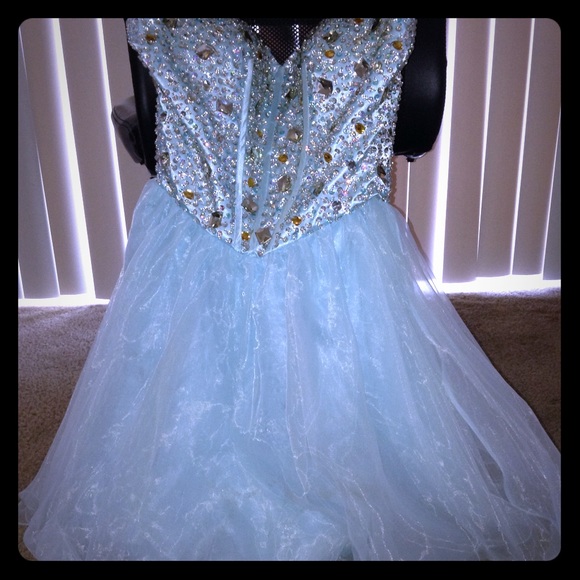 Dresses & Skirts - Prom/homecoming/quinceañera Dress