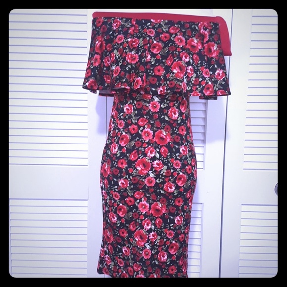 Dresses & Skirts - 📌FINAL Flower off shoulder bodycon dress