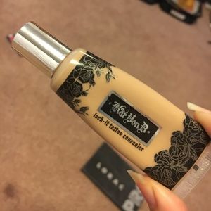 Kat Von D lock it tattoo concealer light 16
