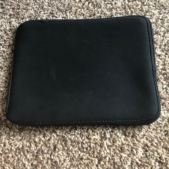 15" Hello Kitty Laptop Case - Picture 2 of 3