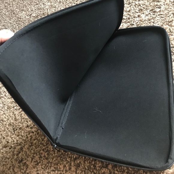 15" Hello Kitty Laptop Case - Picture 3 of 3