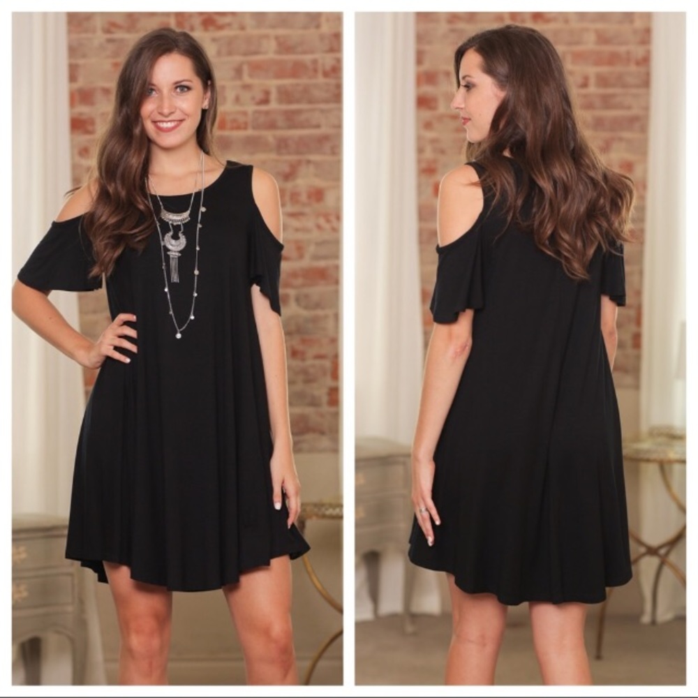 💙 LAST ONE 💙 Black Cold Shoulder Dress