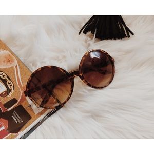 NWOT Women's Oversized Sunglasses