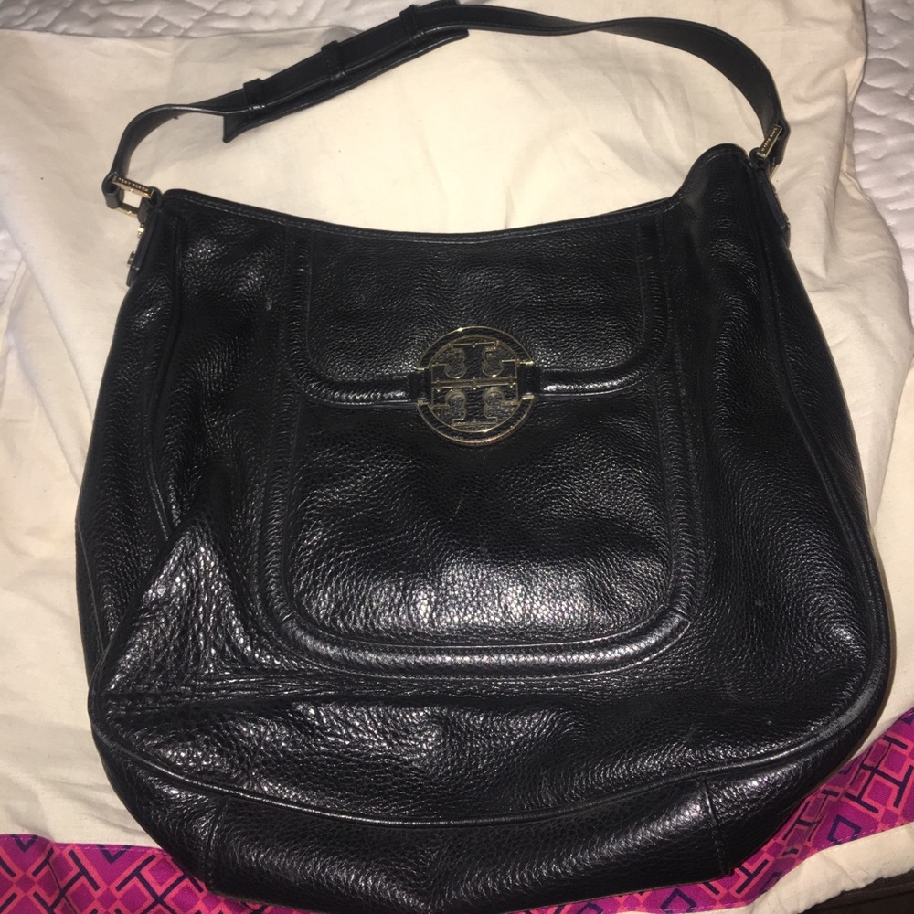Tory Burch Amanda hobo bag.