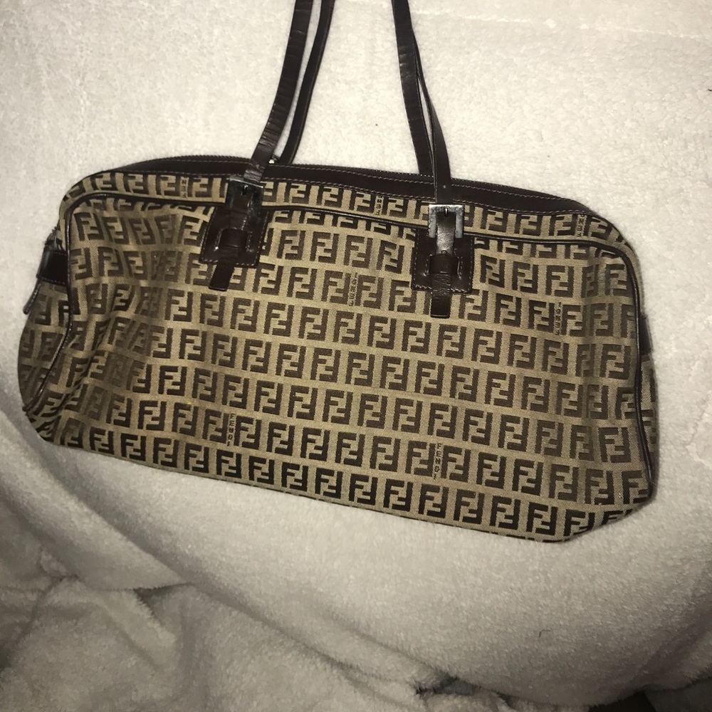 Fendi Classic logo bag. Great condition.