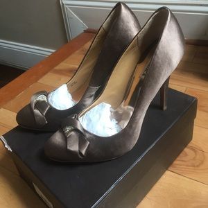 New in box, gorgeous Badgley Mischka heels.