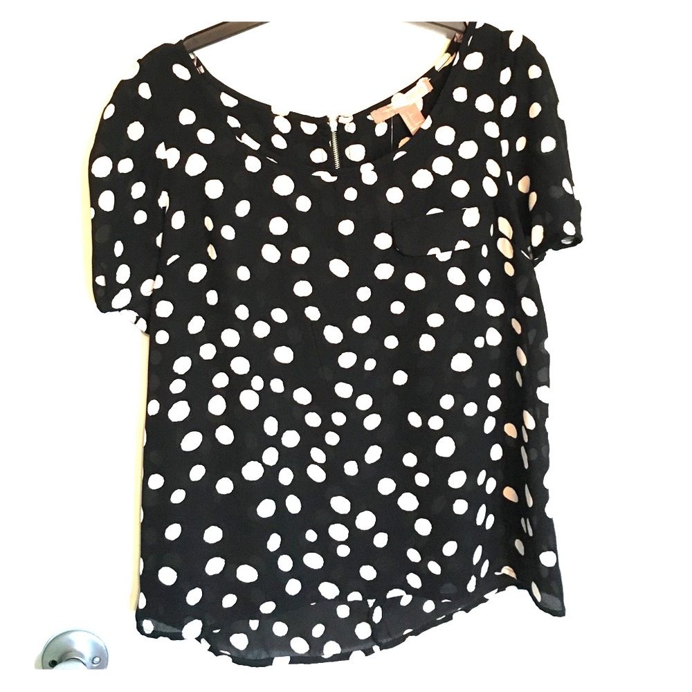 Pokadot black and white top
