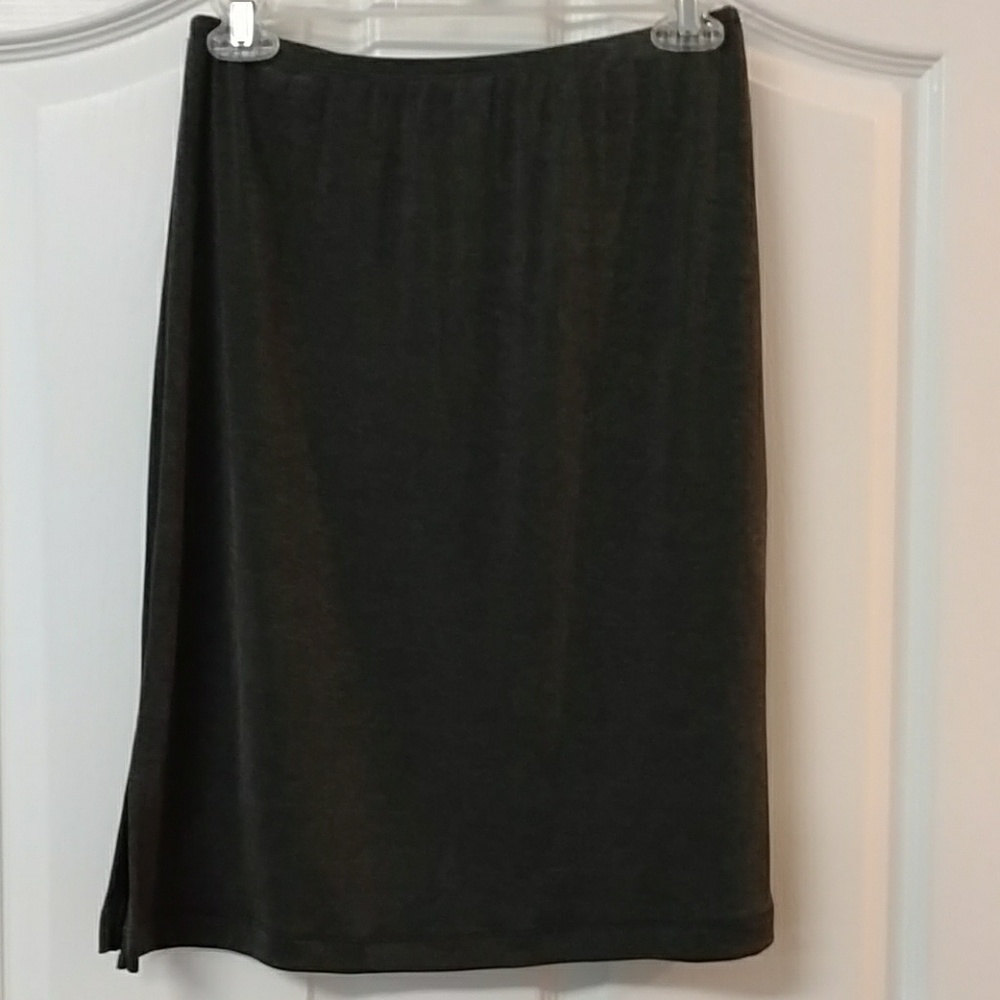 New gray stretch skirt