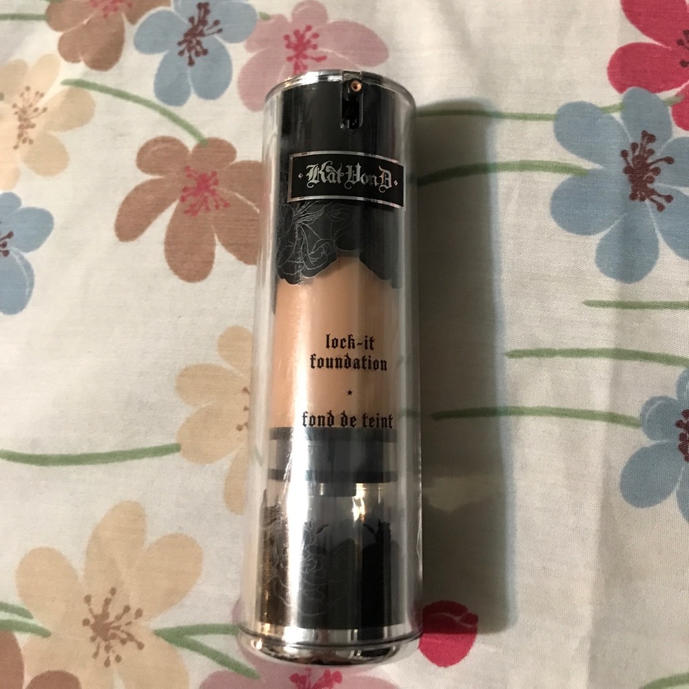 Kat Von D Lock-It Foundation - Light 49