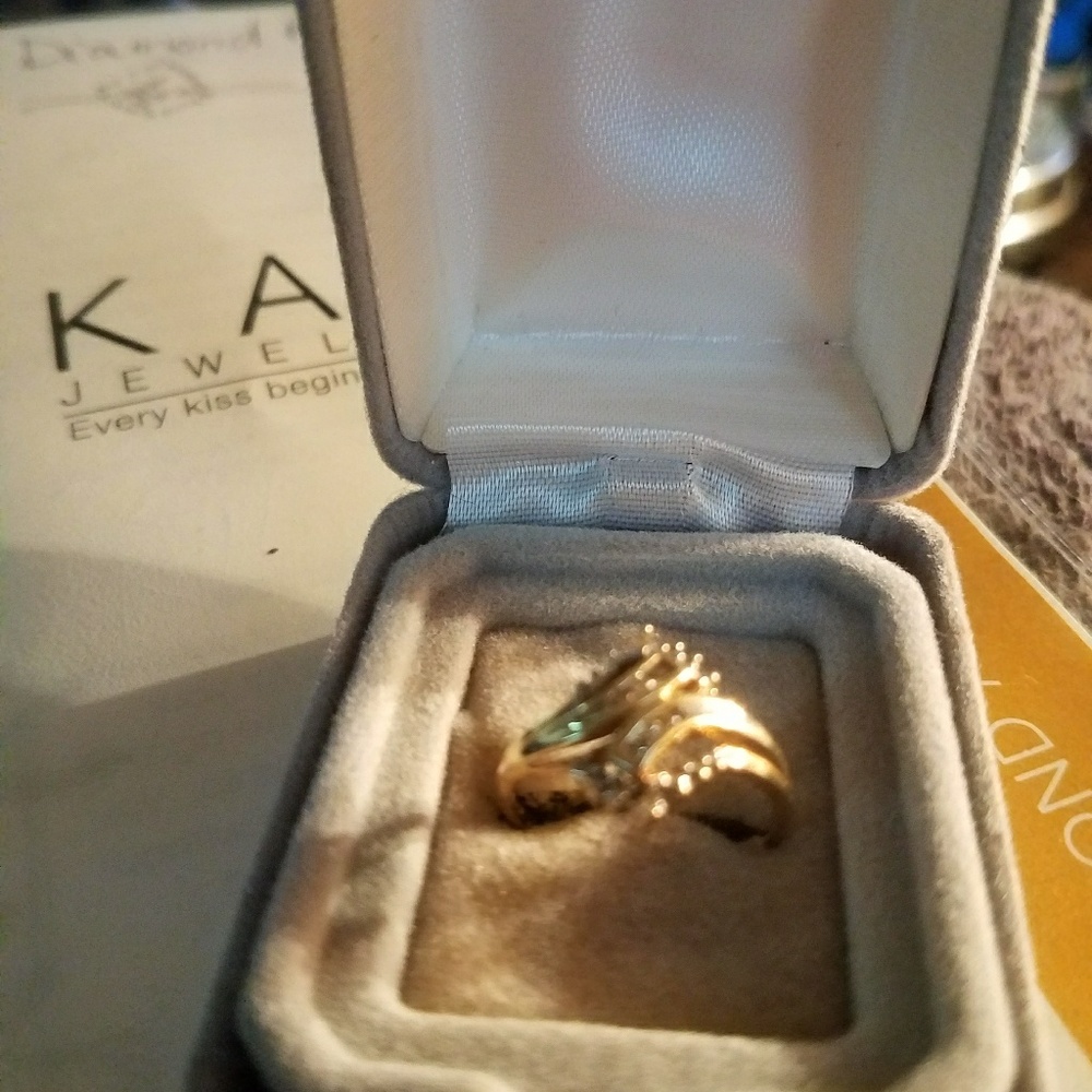 10 karat gold DIAMOND RING size 7