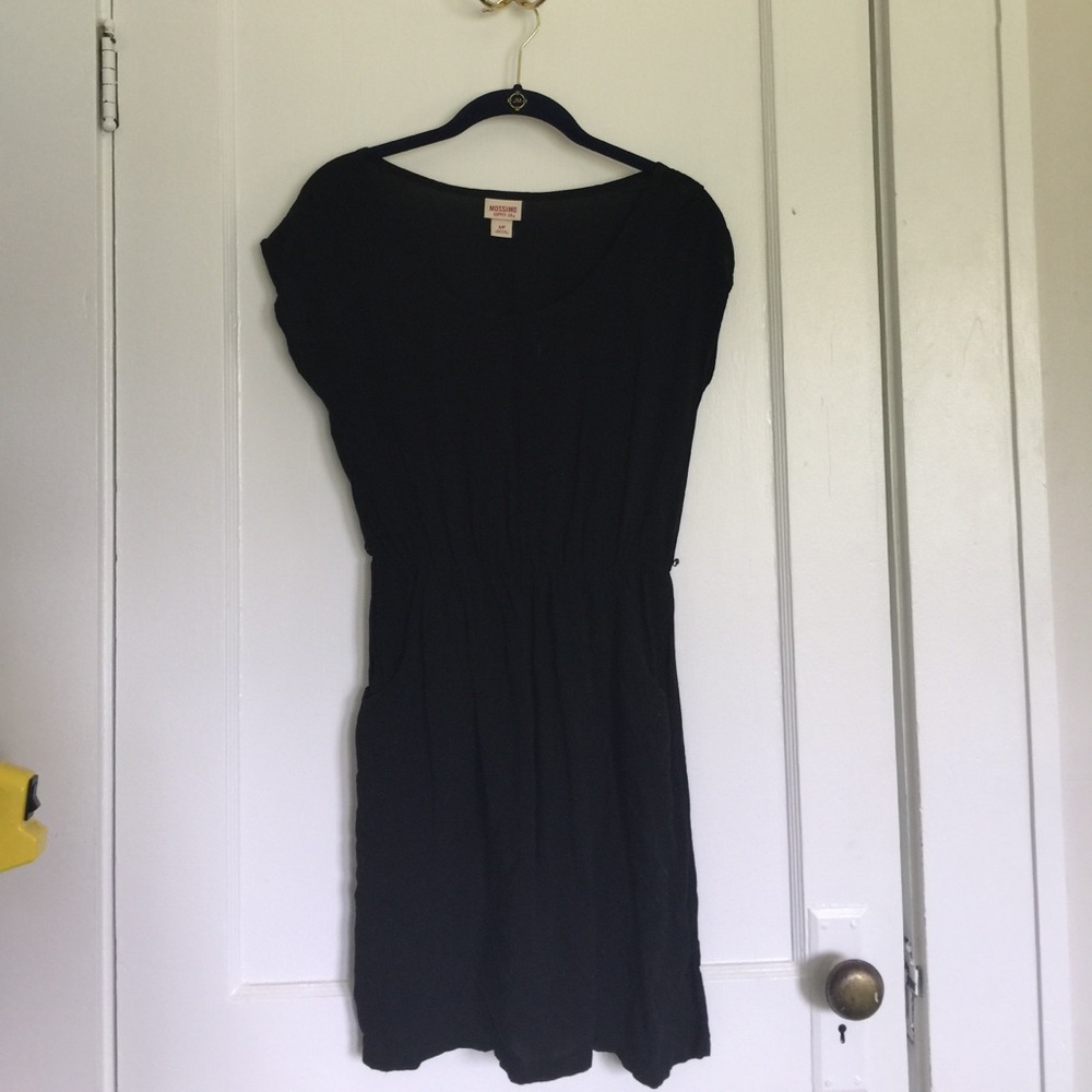 Adorable black dress with pockets