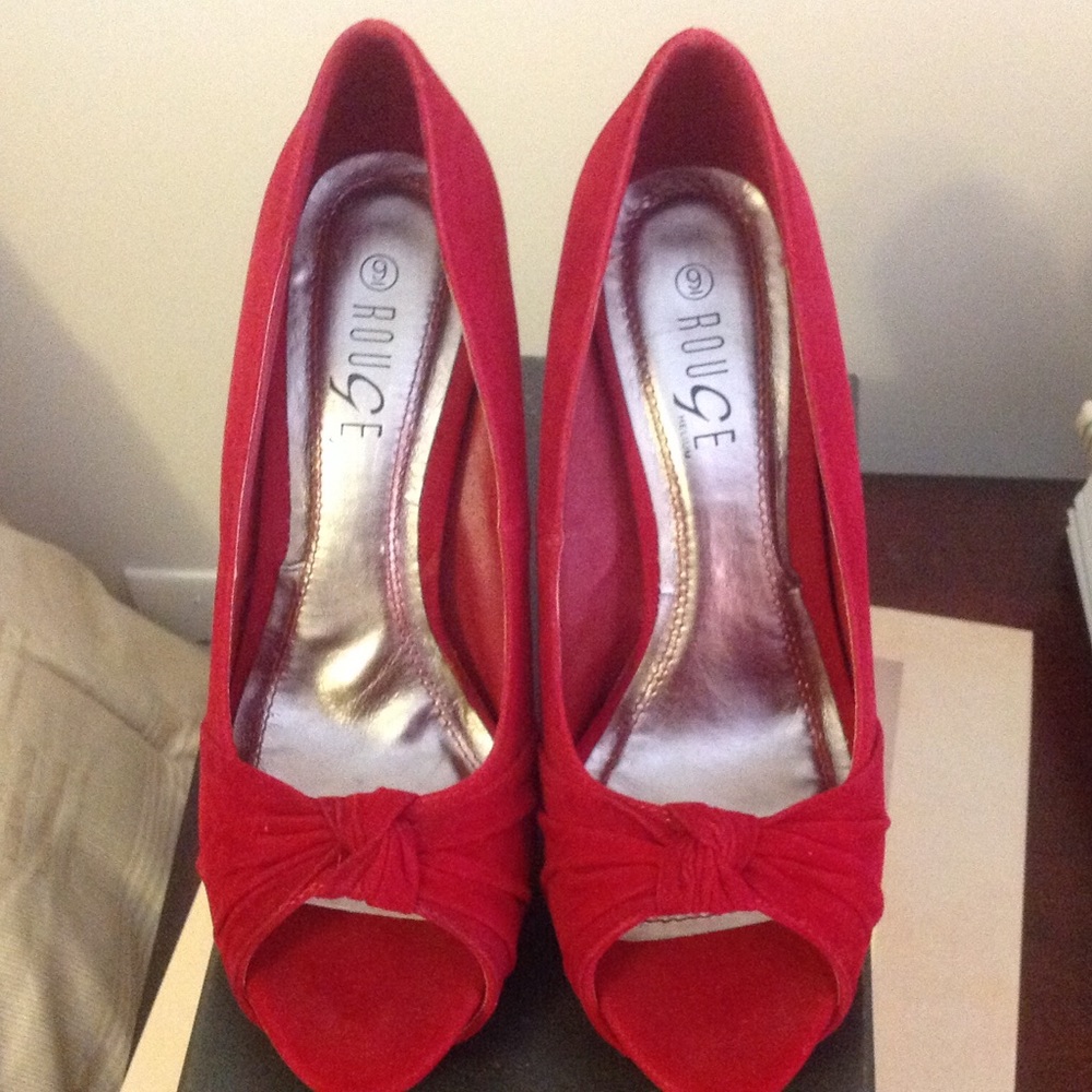 PRICE DROP! Rouge RED "Dynamite 29" women's size 9