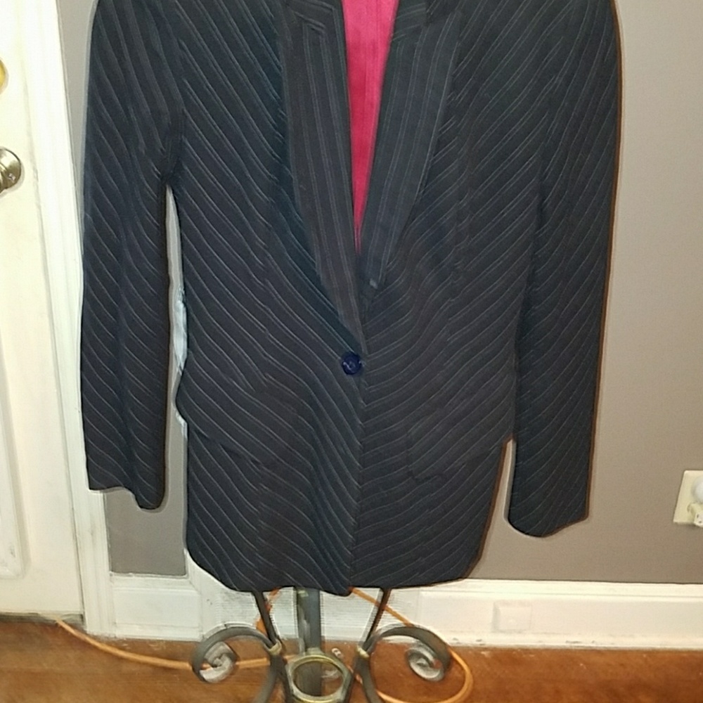 Donna Karen suit