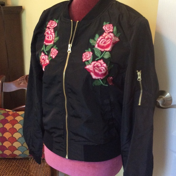 Floral bomber jacket-HP❤️12/9/17! - Picture 2 of 5