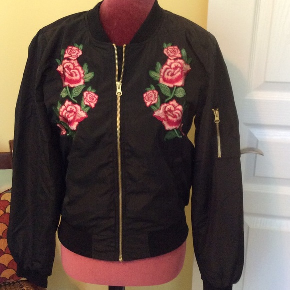 Floral bomber jacket-HP❤️12/9/17! - Picture 4 of 5