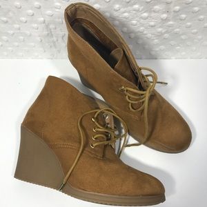 White mt. Brown wedge ankle boots booties size 8