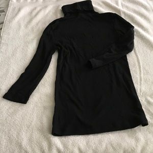 Gap fitted turtleneck 3/4 sleeves.