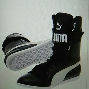 ***SOLD OUT*******PUMA HI TOP SNEAKER- TODAY ONLY
