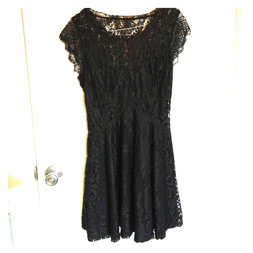 Tobi sexy lace cut out and deep dress