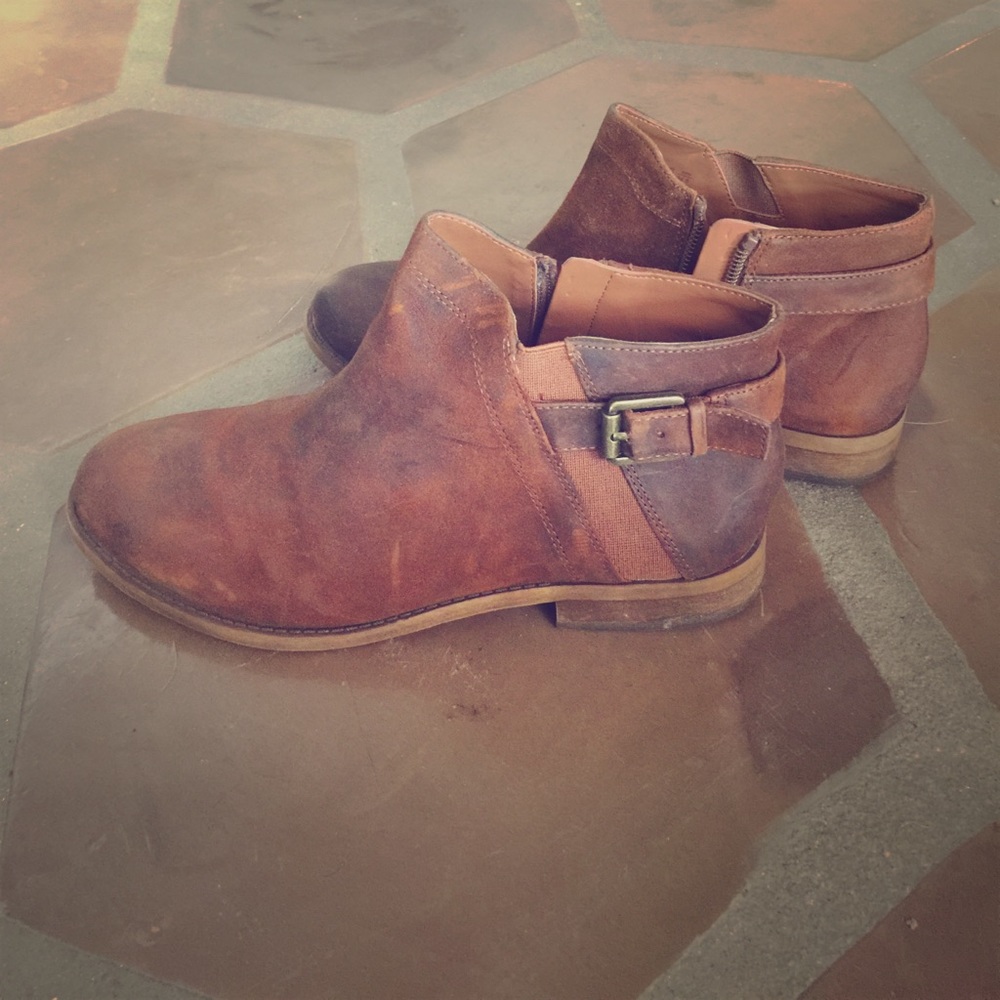 Vintage look booties