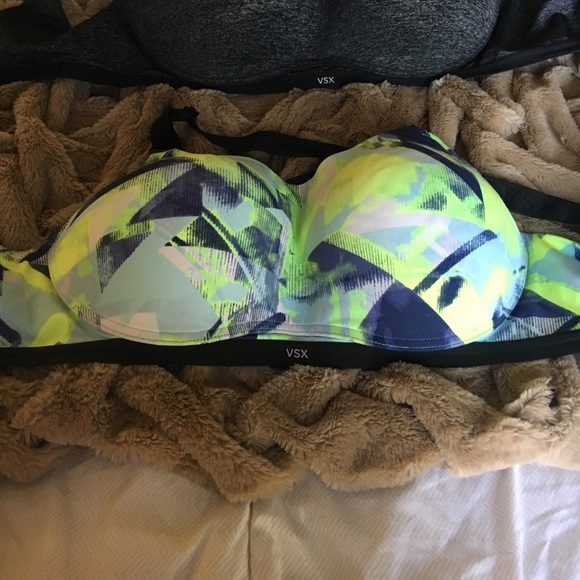 On HOLD‼️Victoria's Secret Sports Bras - Picture 4 of 7