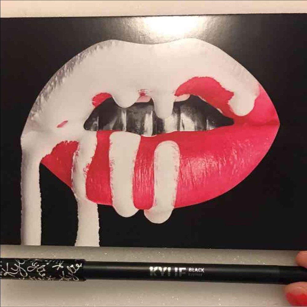 Kyliner in black pencil only