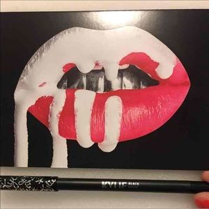 Kyliner in black pencil only