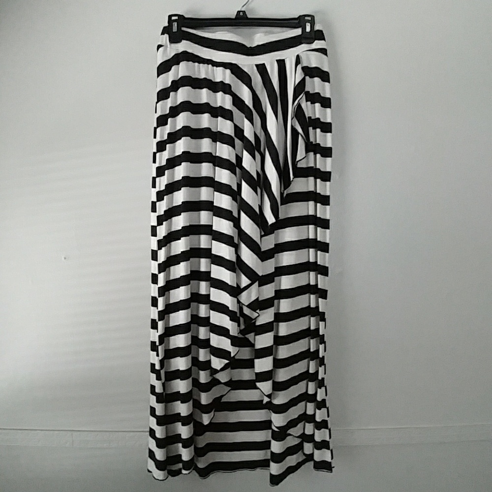 Super cute striped skirt sz M