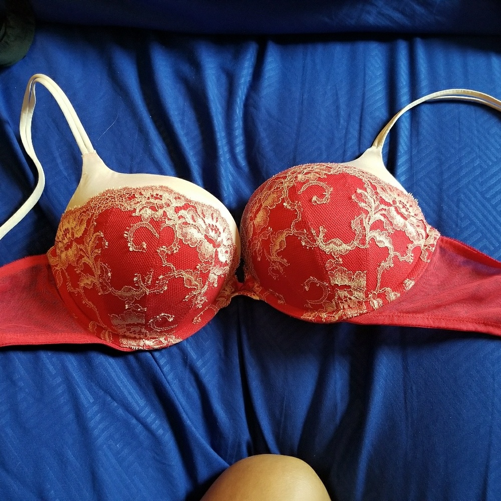 Victoria Secret Bombshell 34d Add 2 Cups/Sizes