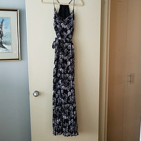 Jessica Simpson Dresses & Skirts - Jessica Simpson Maxi floral dress