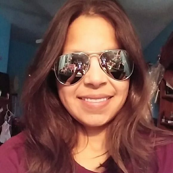 Meet your Posher, Debbie - Picture 1 of 1