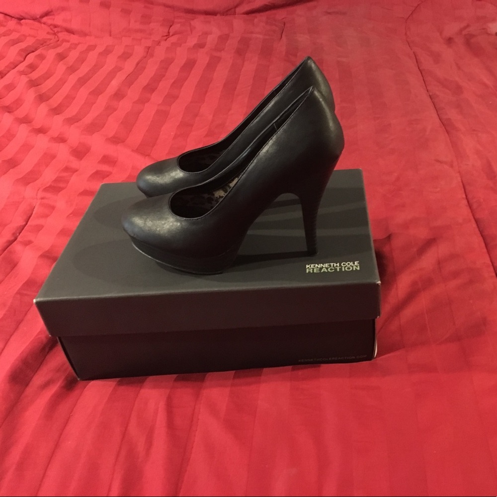 Kenneth Cole Reaction black high heels