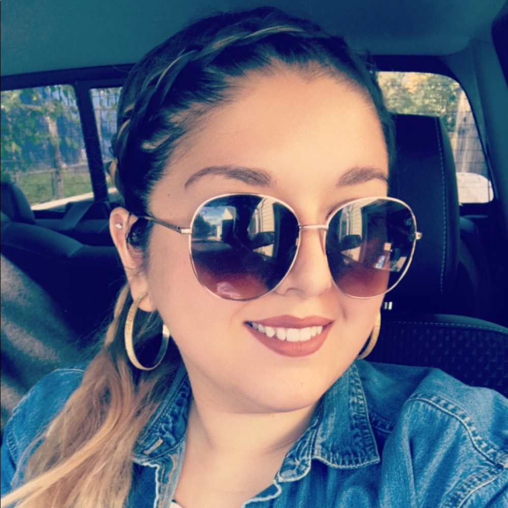 Meet your Posher, Gabriela