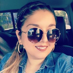 Meet your Posher, Gabriela