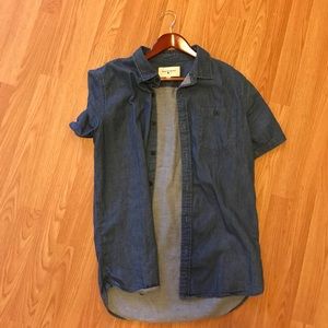 Modern amusement button up