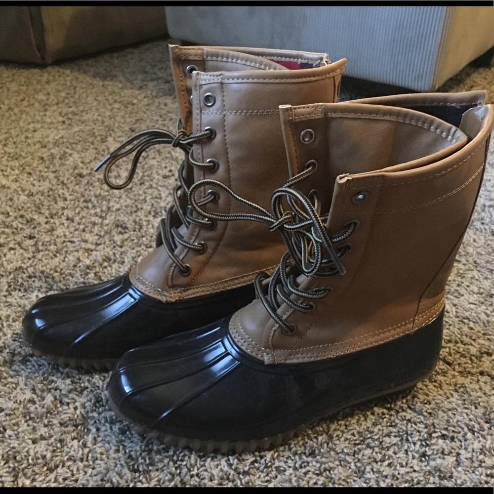 Madden Girl Duck Boots Flurryy 8.5