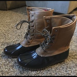 Madden Girl Duck Boots Flurryy 8.5