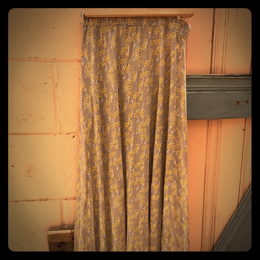 Maxi skirt with beach floral print