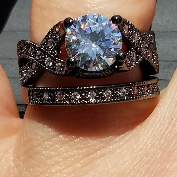 Jewelry - Last one! New black gold filled wedding set