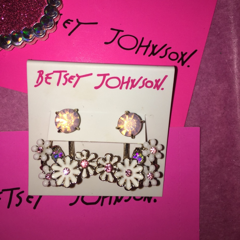 Betsy Johnson Earrings NWT 🌺