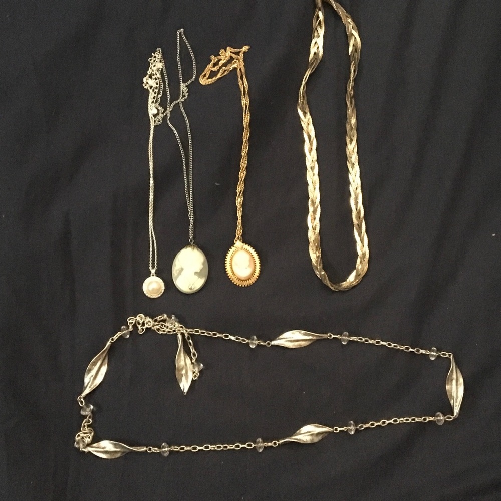 Fashion necklace lot
