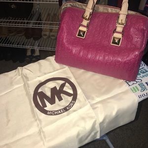 Michael Kors purse !! With purse bag as well. New