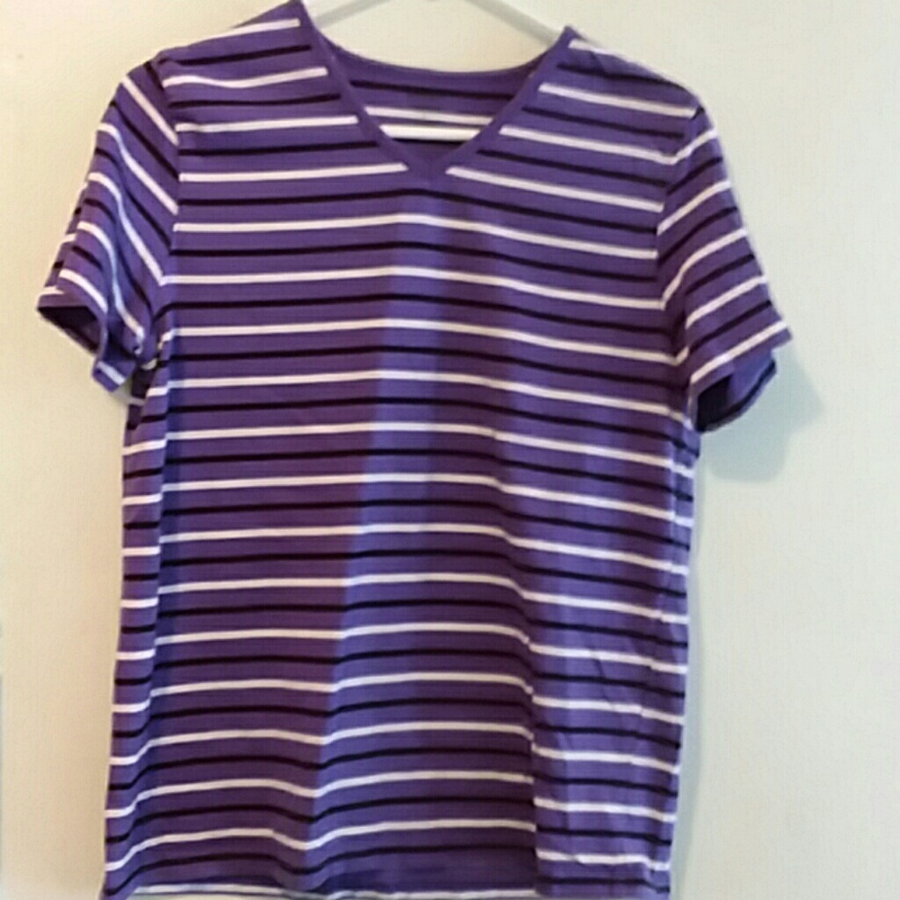 LADIES VNECK SHORT SLEEVE T-SHIRT SIZE L