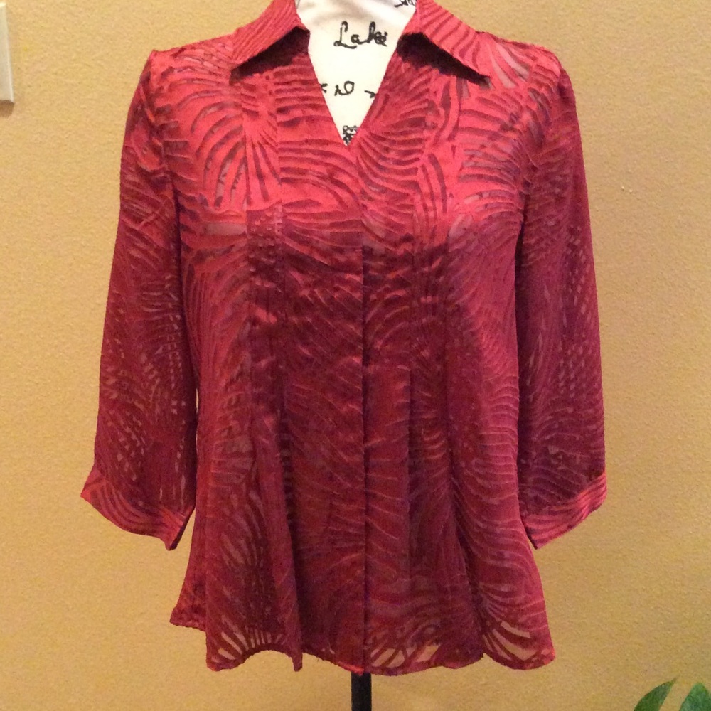 Crimson quarter-length dress shirt