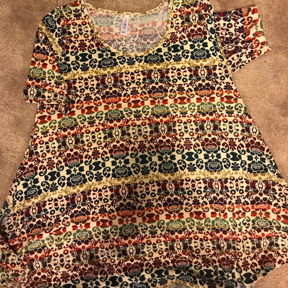 Like new lularoe perfect t large