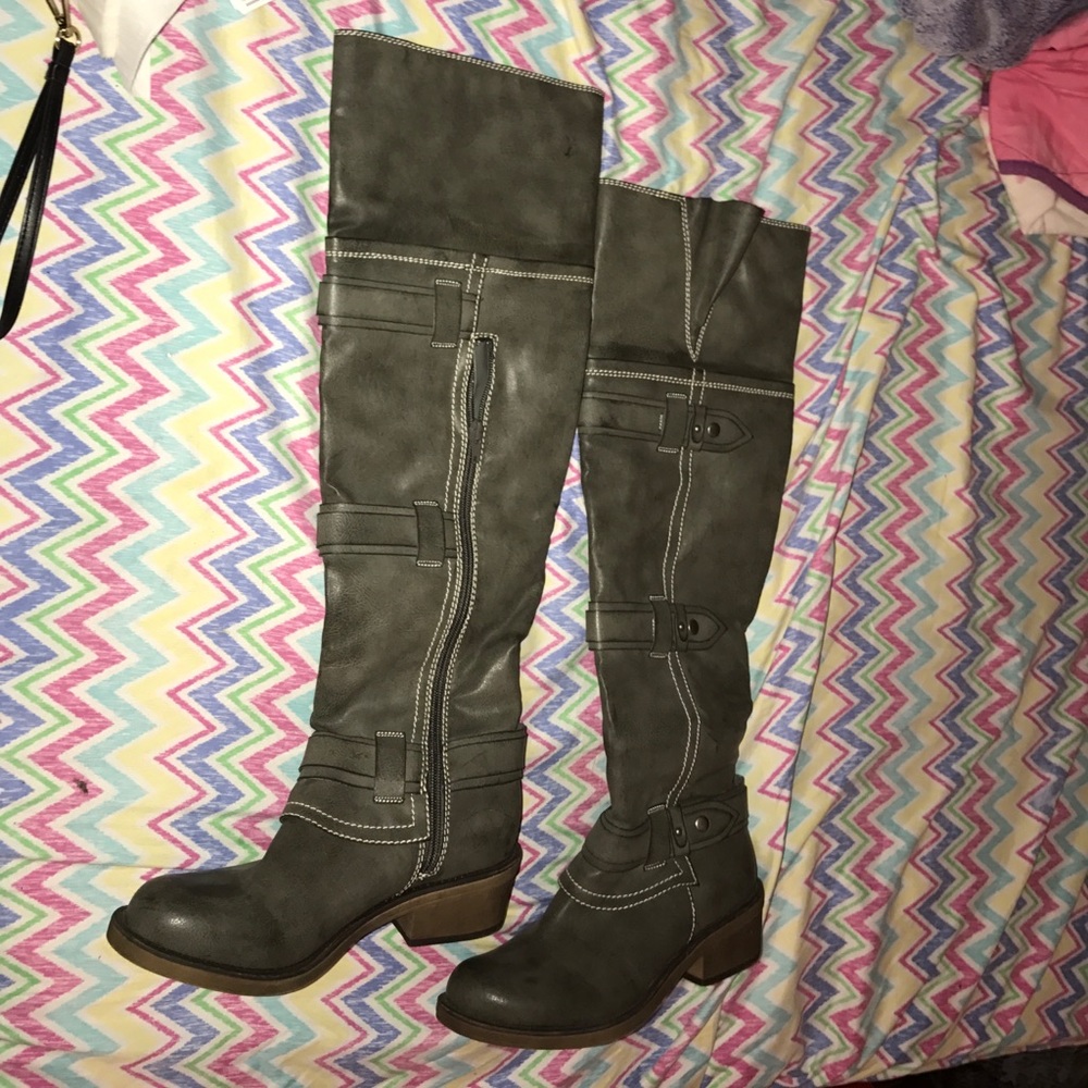 Shoe boots