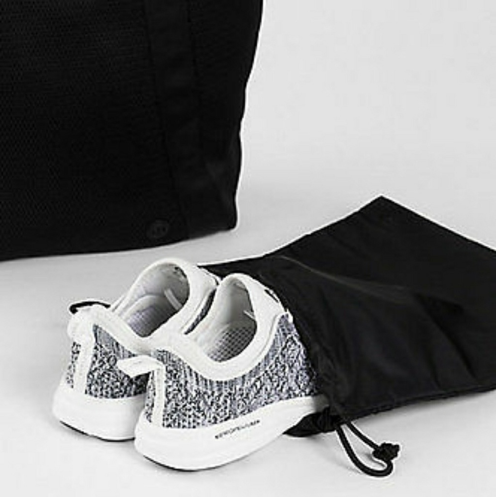 New Lululemon Carry the Day Bag - Picture 4 of 8