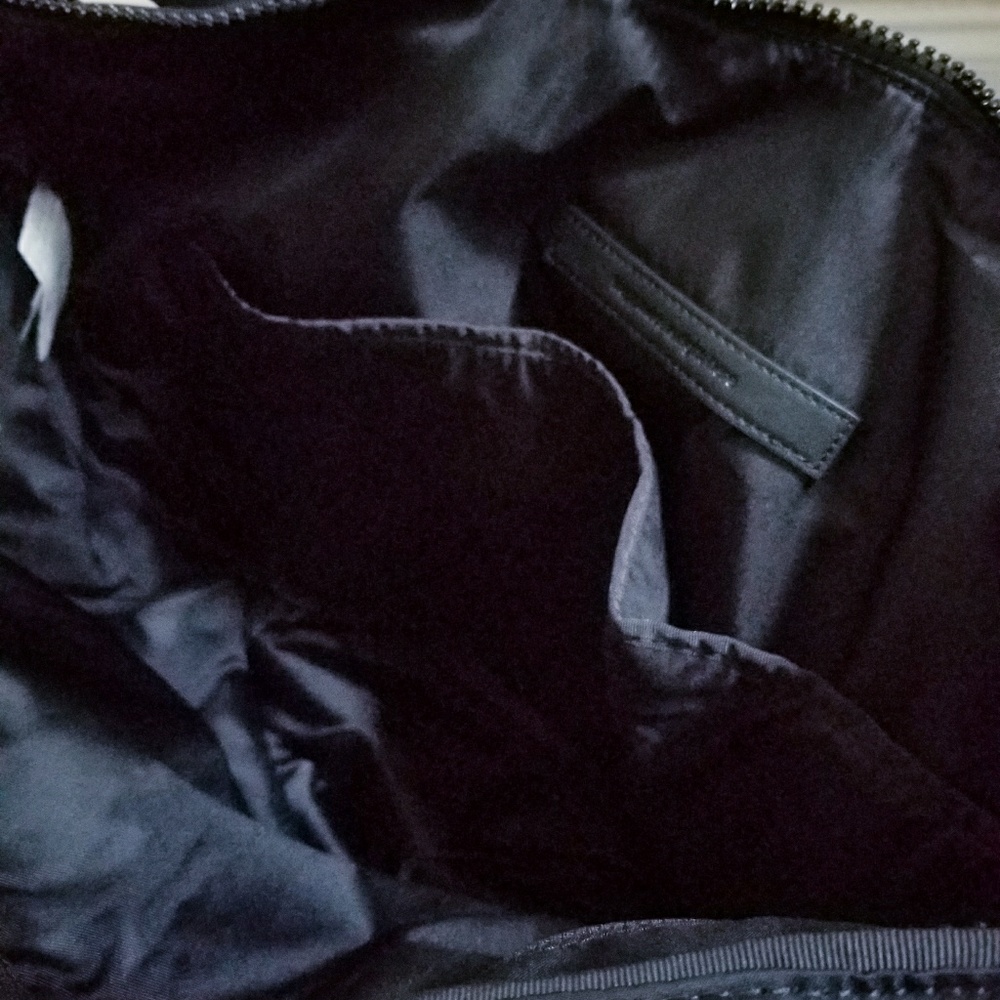 New Lululemon Carry the Day Bag - Picture 6 of 8