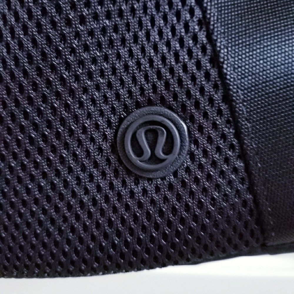 New Lululemon Carry the Day Bag - Picture 7 of 8