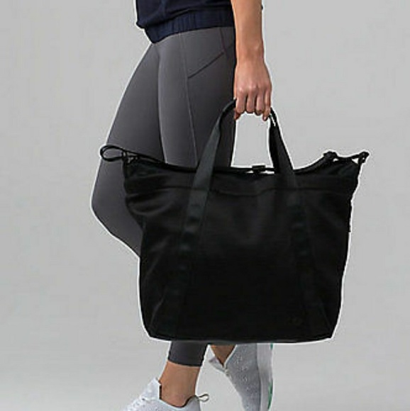 New Lululemon Carry the Day Bag - Picture 2 of 8